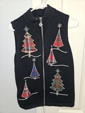 RQT Plaid Christmas Tree Sweater Vest Size Medium 55% Ramie 45% Cotton